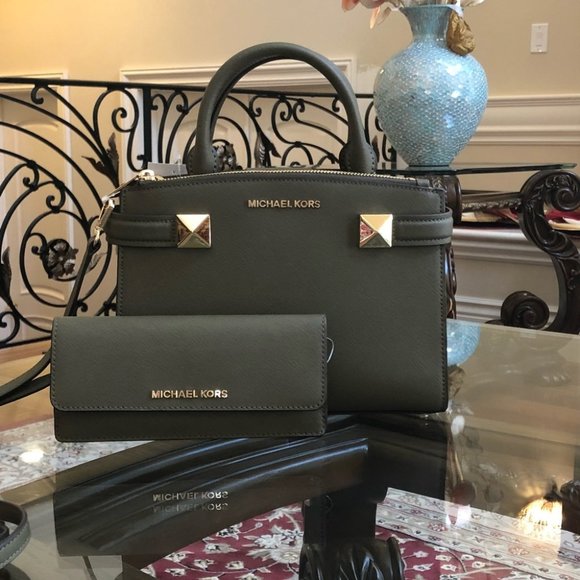 Authentic Michael Kors small satchel&wallet set